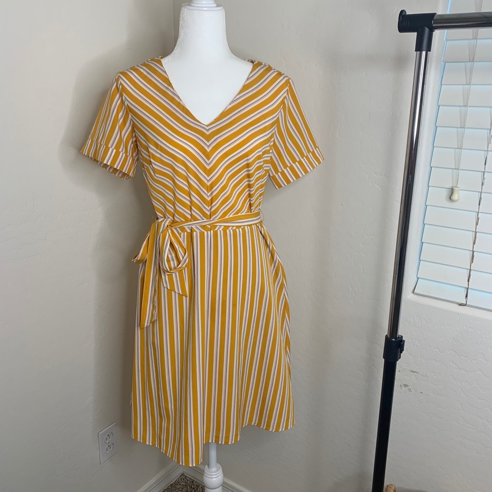 Yellow junior dresses - Picture 3 of 7
